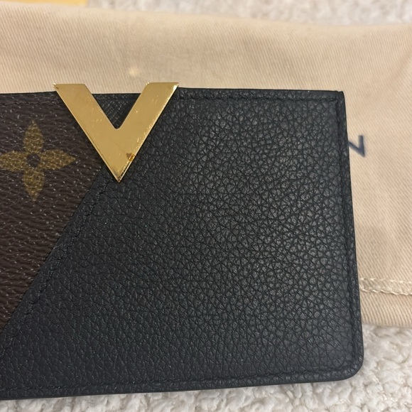 LOUIS VUITTON Porte Cartes Kimono M56173
Monogram women’s noir card case - Picture 8 of 9